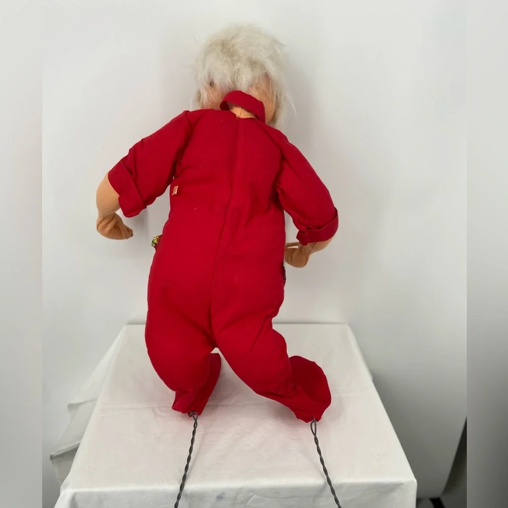 Vintage Annalee Santa Christmas Mobilitte Doll 1971 can hold basket wears a vest